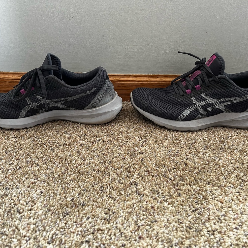 Women’s ASICS - Picture 5 of 5